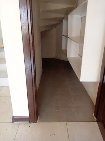 neat-three-bedroom-flat-for-rent-in-ibex-hill-big-4