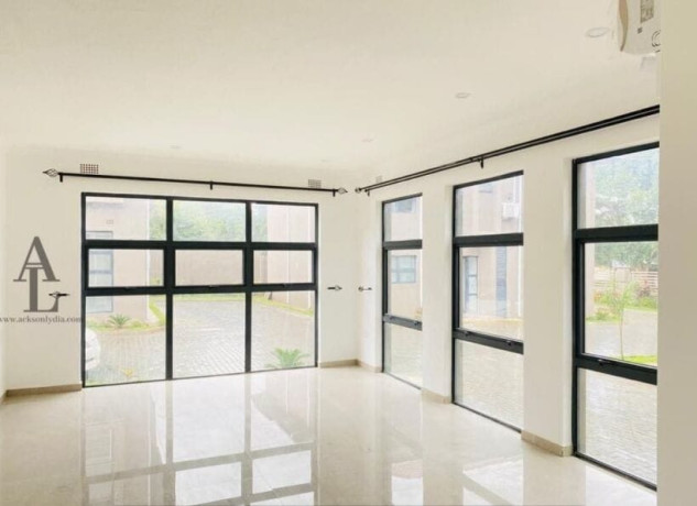 4-bedroom-townhouse-for-rent-in-sunningdale-big-6