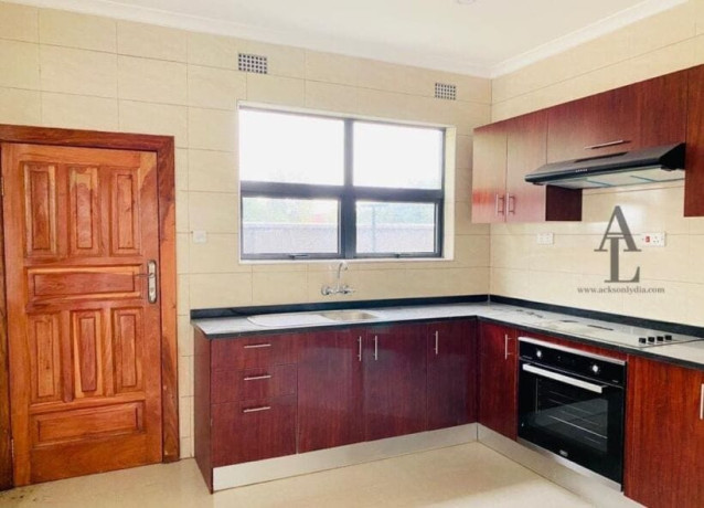 4-bedroom-townhouse-for-rent-in-sunningdale-big-2