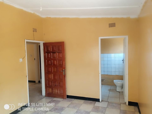 4-bedroom-house-for-rent-in-kabwata-big-7