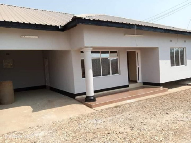 3-bedroom-flat-for-rent-in-chalala-big-4