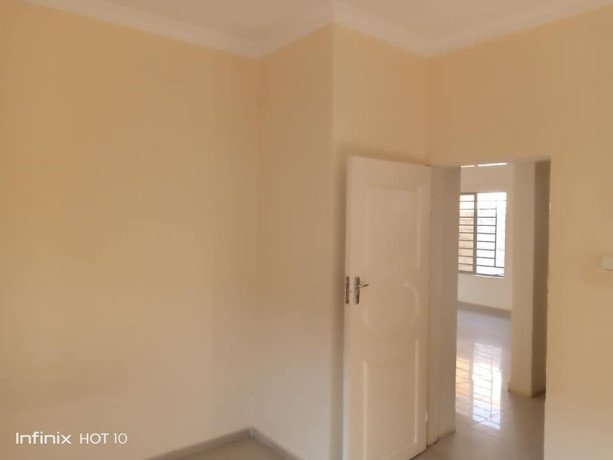2-bedroom-flat-for-rent-in-chalala-big-4
