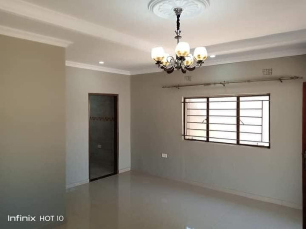 2-bedroom-flat-for-rent-in-chalala-big-4