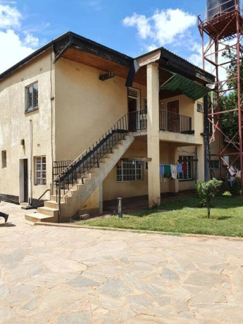 spacious-3-bedroom-flat-in-makeni-big-0