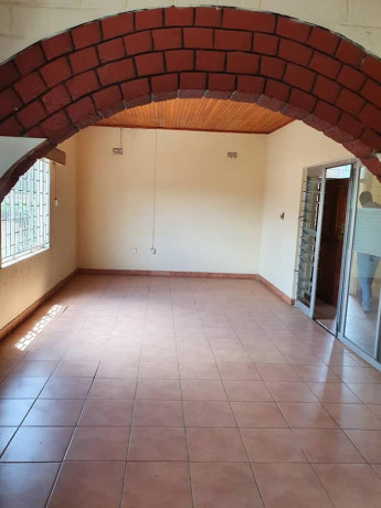 spacious-3-bedroom-flat-in-makeni-big-3