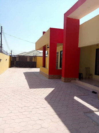 2-bedroom-flat-for-rent-in-meanwood-kwamwena-big-5