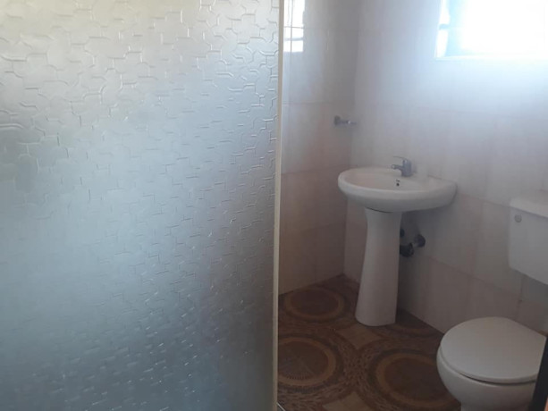 2-bedroom-flat-for-rent-in-chalala-big-6