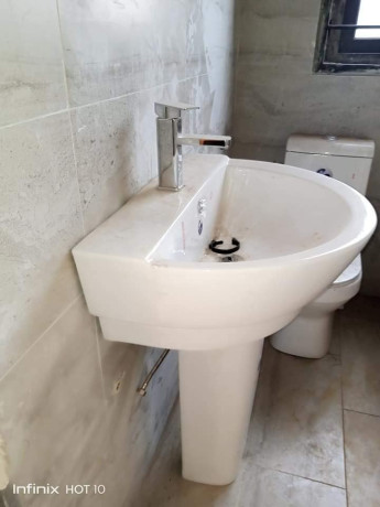 spacious-2-bedroom-flat-for-rent-in-chalala-big-4