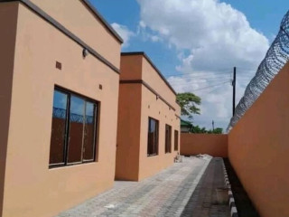 2-bedroom-flat-for-rent-in-meanwood-ndeke