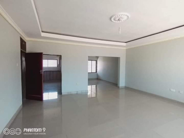 3-bedroom-flat-for-rent-in-meanwood-kwamwena-big-5