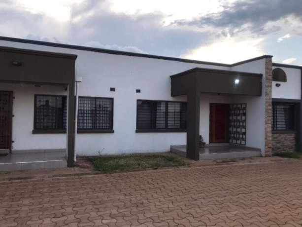 3-bedroom-flat-for-rent-in-meanwood-kwamwena-big-1
