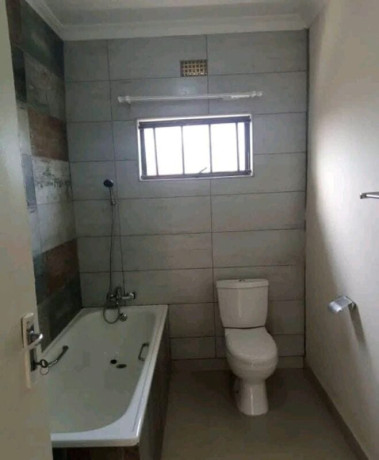 2-bedroom-flat-for-rent-in-meanwood-vorna-valley-big-1