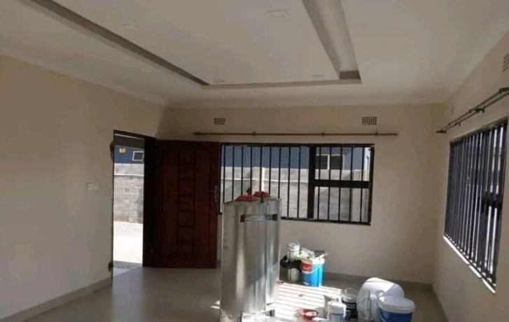 2-bedroom-flat-for-rent-in-meanwood-vorna-valley-big-4