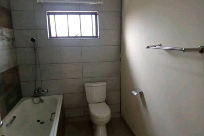 2-bedroom-flat-for-rent-in-meanwood-vorna-valley-big-5