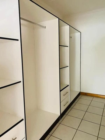 2-bedroom-house-for-rent-in-roma-big-4