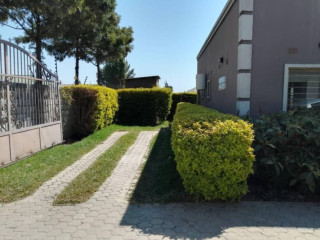 3-bedroom-flat-for-rent-in-meanwood