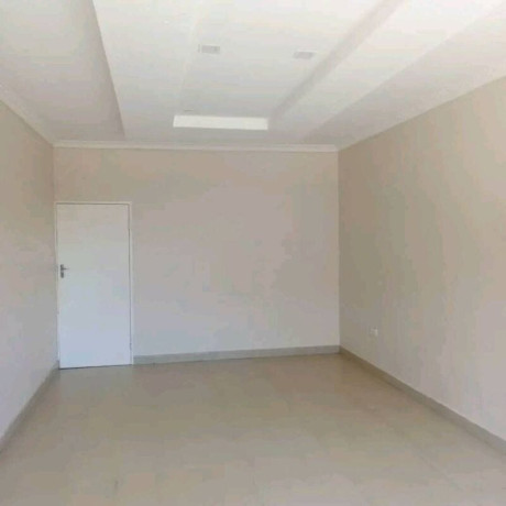 2-bedroom-flat-for-rent-in-meanwood-vorna-valley-big-2