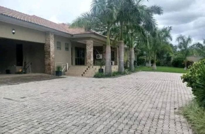 4-bedroom-house-for-rent-in-roma-big-0