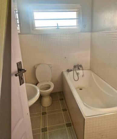 2-bedroom-flat-for-rent-in-meanwood-vorna-valley-big-4