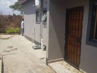 2-bedroom-flat-for-rent-in-chilanga