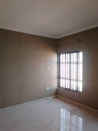 2-bedroom-flat-for-rent-in-chalala-big-3