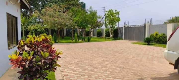 house-for-sale-in-meanwood-vorna-valley-big-3