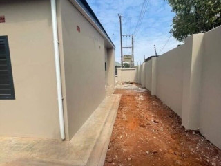 3-bedroom-flat-for-rent-in-ibex-meanwood