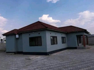 3-bedroom-flat-for-rent-in-ibex-meanwood