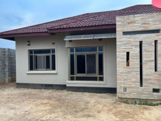 3-bedroom-flat-for-rent-in-meanwood-ndeke