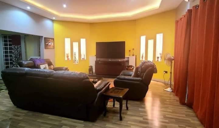 4-bedroom-house-for-sale-in-roma-big-3