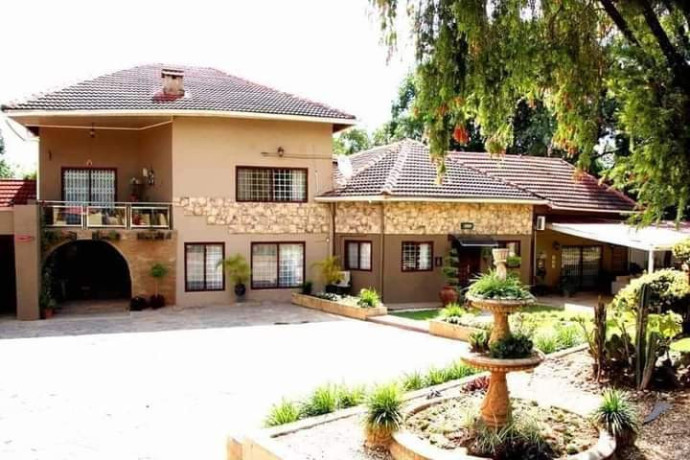 4-bedroom-house-for-sale-in-roma-big-1