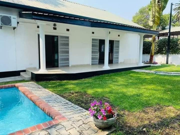 beautiful-and-spacious-3-bedroom-house-for-rent-in-roma-big-2