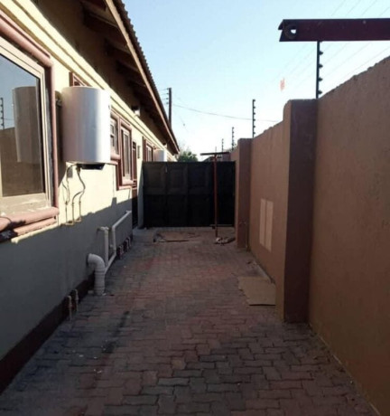 3-bedroom-flat-for-rent-in-chalala-big-2