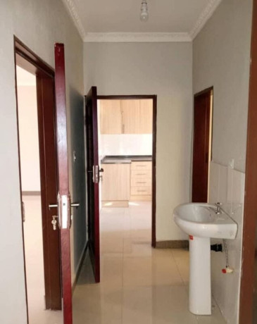 3-bedroom-flat-for-rent-in-chalala-big-4