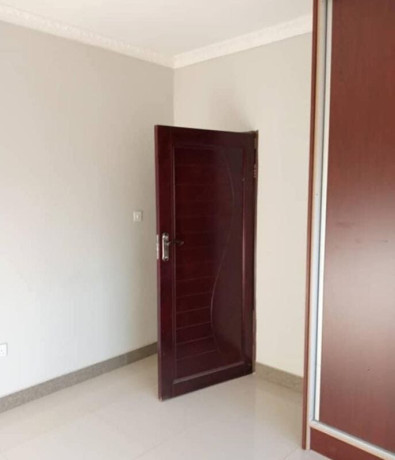 3-bedroom-flat-for-rent-in-chalala-big-5
