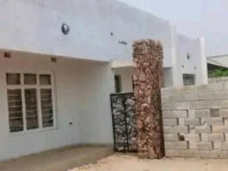 2-bedroom-flat-for-rent-in-meanwood-kwamwena