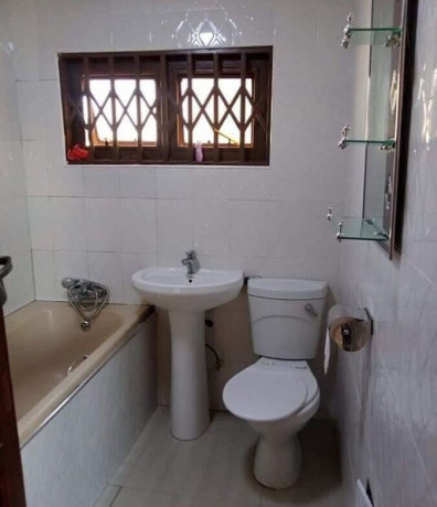 3-bedroom-flat-for-rent-in-chalala-big-7