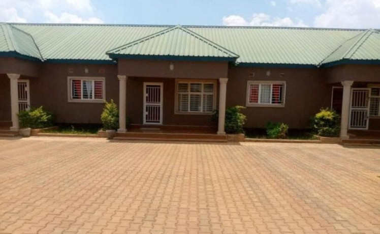 2-bedroom-flat-for-rent-in-chalala-big-1