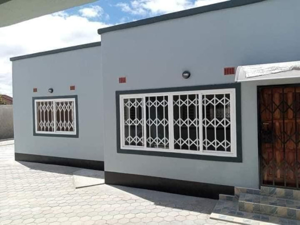 2-bedroom-flat-for-rent-in-chalala-big-4