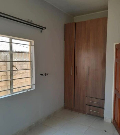 2-bedroom-flat-for-rent-in-meanwood-big-4