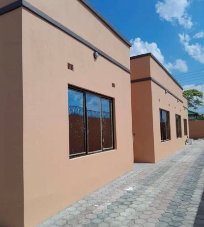 2-bedroom-flats-for-rent-in-meanwood-ndeke-big-9