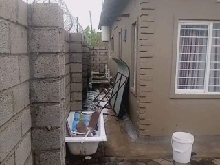 2-bedroom-flat-for-rent-in-meanwood-mutumbi