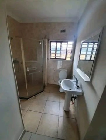 3-bedroom-flat-for-rent-in-kabulonga-big-5