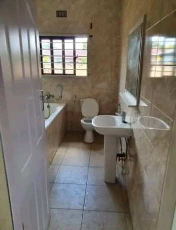 3-bedroom-flat-for-rent-in-kabulonga-big-4