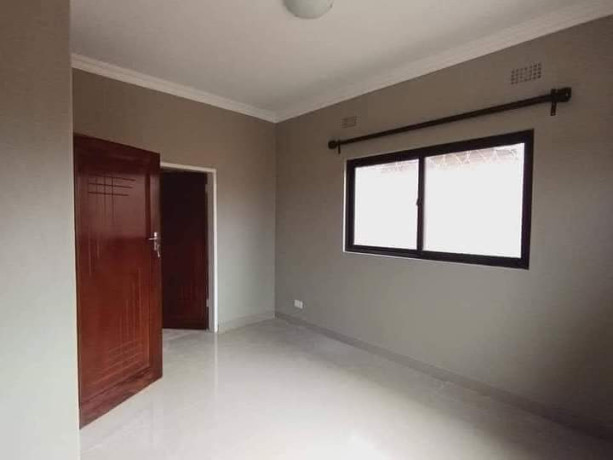 2-bedroom-flat-for-rent-in-chalala-big-3