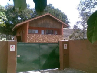neat-and-modern-5-bedroom-house-in-kabulonga