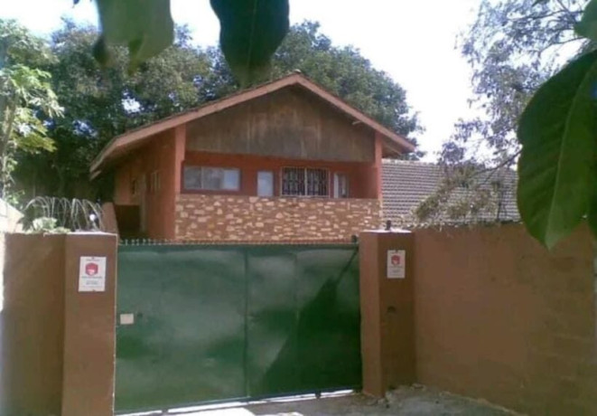 neat-and-modern-5-bedroom-house-in-kabulonga-big-0