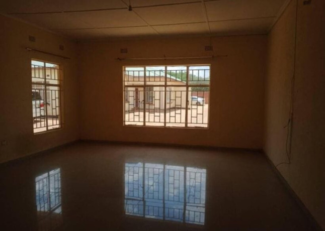 3-bedroom-flat-for-rent-in-lilayi-big-7