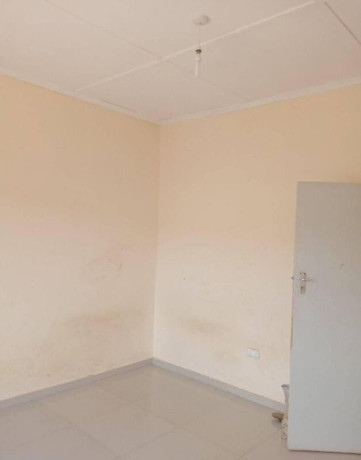 3-bedroom-flat-for-rent-in-lilayi-big-6