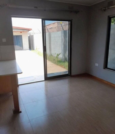 1-bedroom-flat-for-rent-in-lilayi-big-3